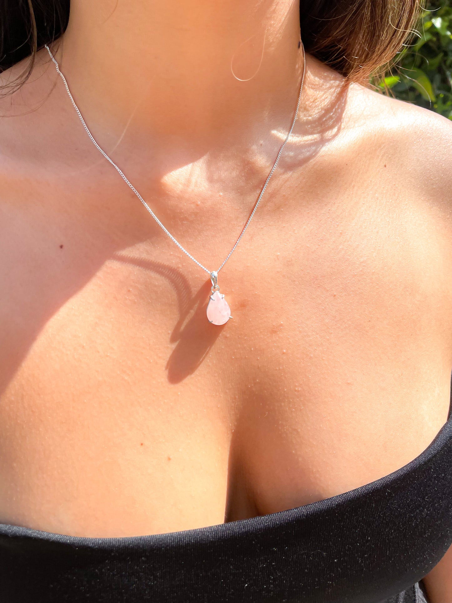 Collar “Tears” cuarzo rosa(cadena+dije)